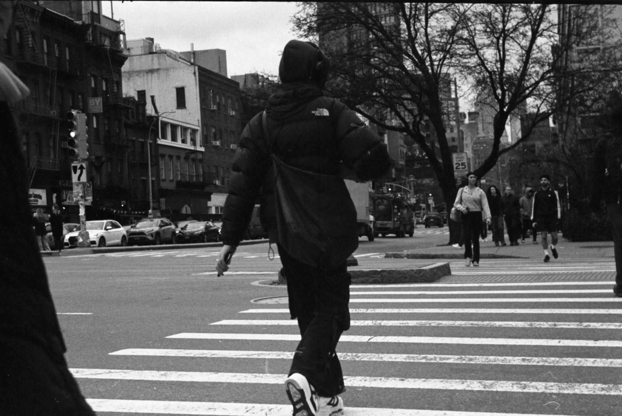 she be walkin